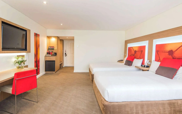 Novotel Sydney West HQ Hotel