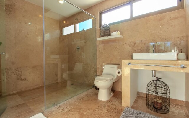 Resort Amenities Penthouse by Olahola