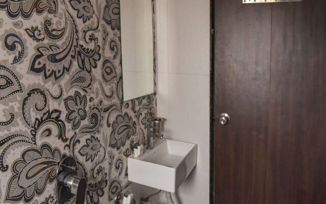 OYO 12854 Hotel Sahara Inn