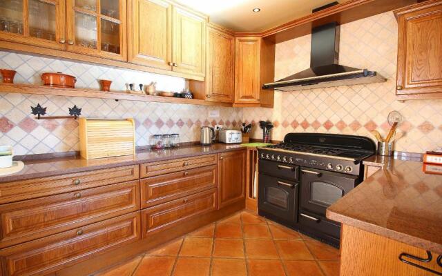 Casa Bruella - Walk to beach Pool WiFi and BBQ