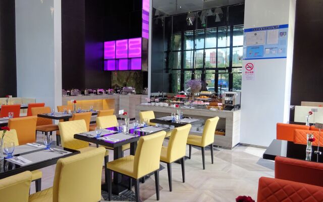 Holiday Villa Hotel & Residence
