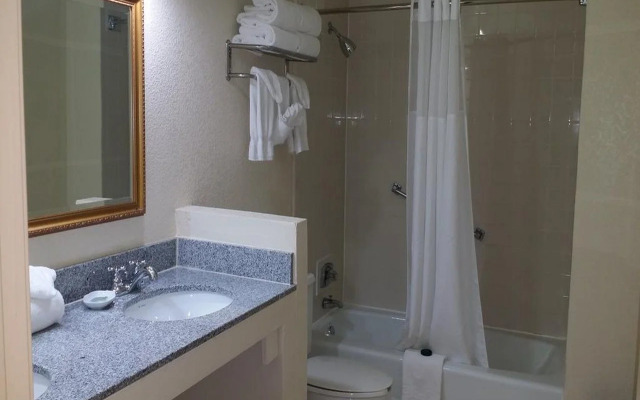 Ramada Williamsburg East Busch Gardens Area