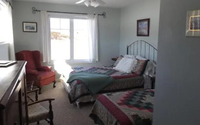 Johnson Shore Inn