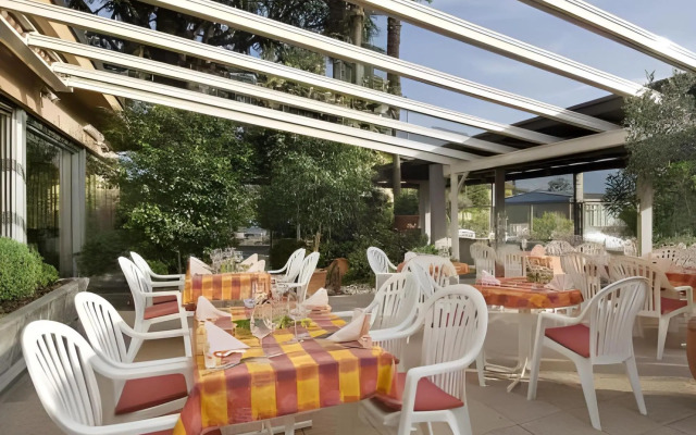 Ascona Lodge, Pool & Garden Retreat