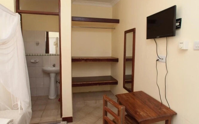Ibizza Inn