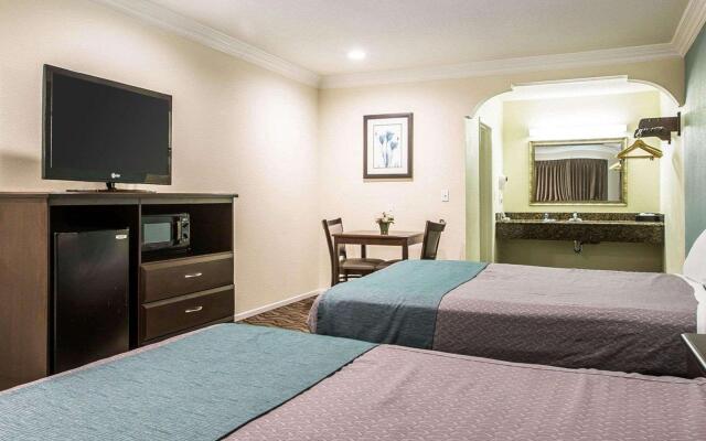 Rodeway Inn & Suites LAX