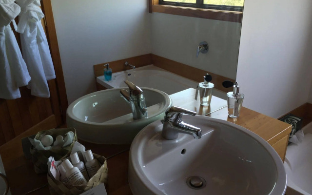 Te Puru Beach Lodge