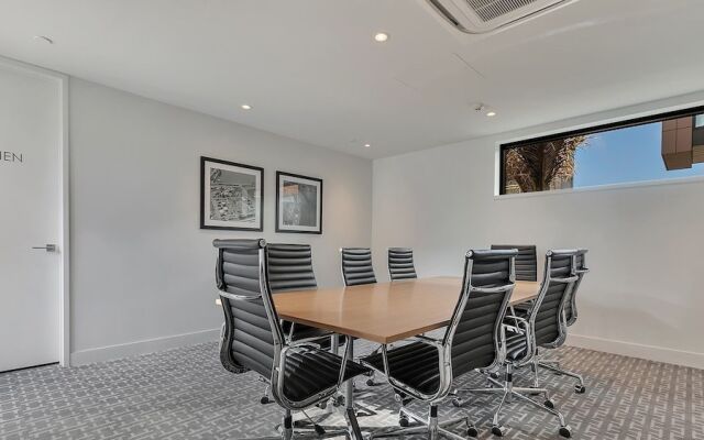 QV Modern Waterfront Apartment - 857
