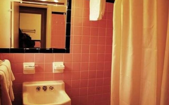 Skyland Motel