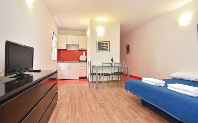 Awesome Home in Duce With Wifi and 9 Bedrooms