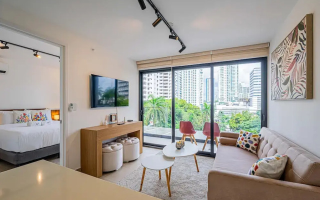 w Beautiful 1BR w Perfect Balcony View