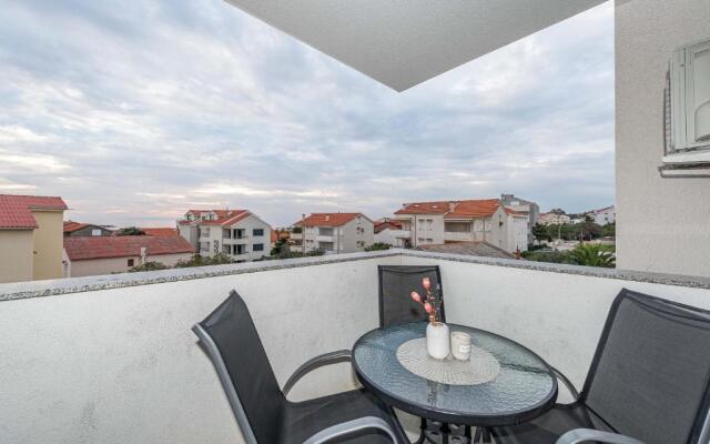 Star 6 modern & centrally ap for 6