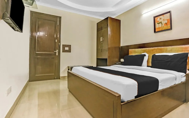 Signature Plaza By MERRIMENT