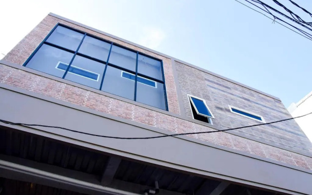 RedDoorz near Mangga Dua Square