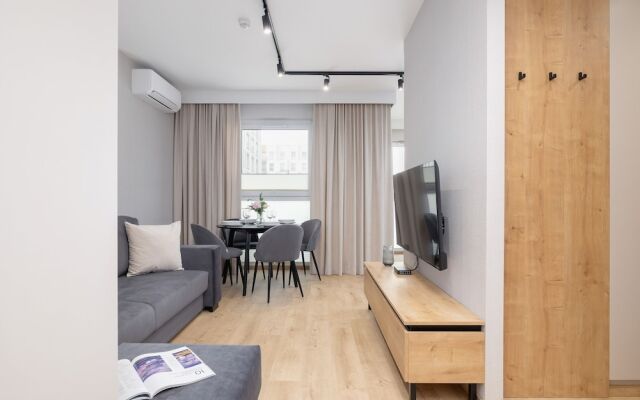Bright Apartment Kraków by Renters