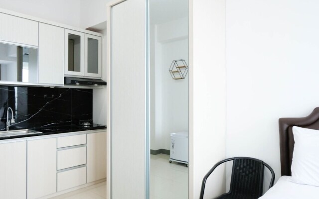 Cozy Living Studio Connected To Mall At Supermall Mansion Apartment