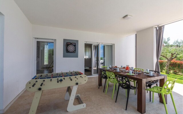 Awesome Home in Stinjan with Hot Tub, WiFi & 4 Bedrooms