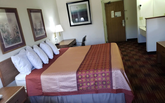 Americas Best Value Inn & Suites Harrisonville