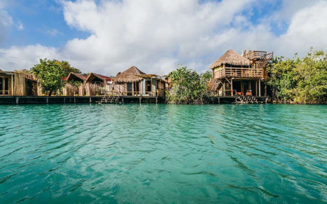 La Embajada Universal - The Eighth Color of Bacalar