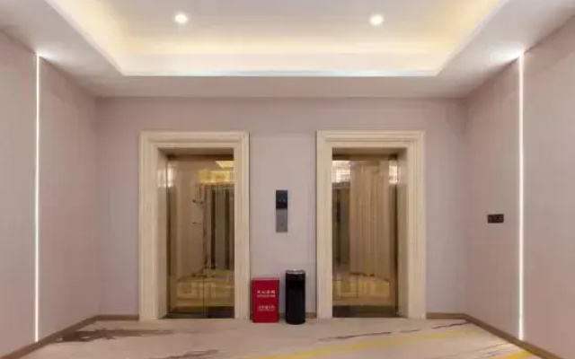 Yibin Four Leaf Hotel