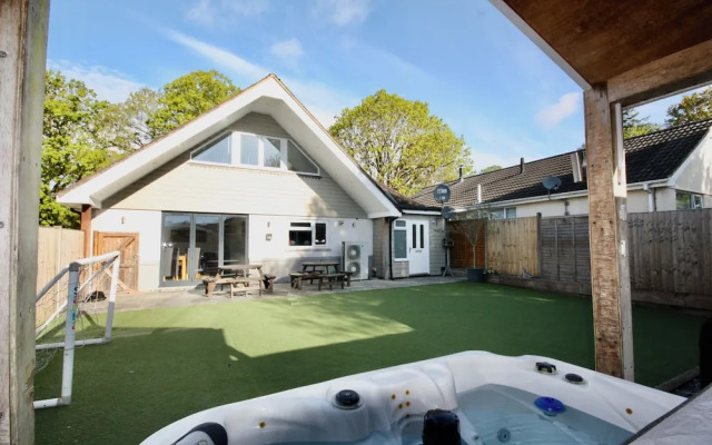 Four Corners Holiday Home with Hot Tub & Sauna