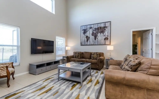 4 Bedroom Home with Pool Table