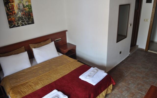 Longhouse Inn Hotel