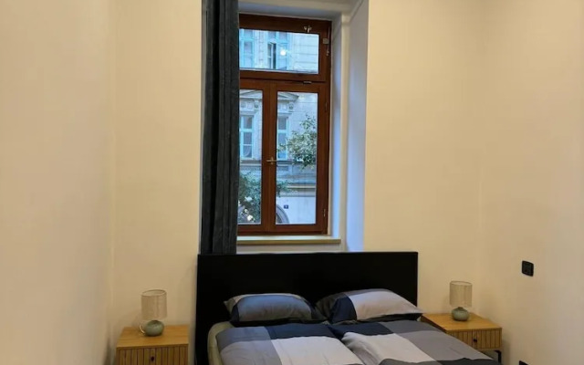 1 Bed Flat - Sleeps 2 - Pets - Smoking on Terrace