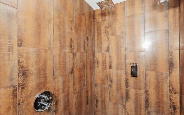 Wisteria House - Sleeps 11
