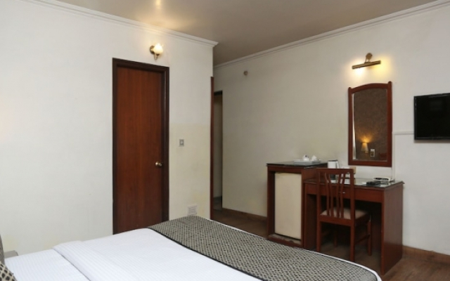 OYO 3499 Tekarees Inn