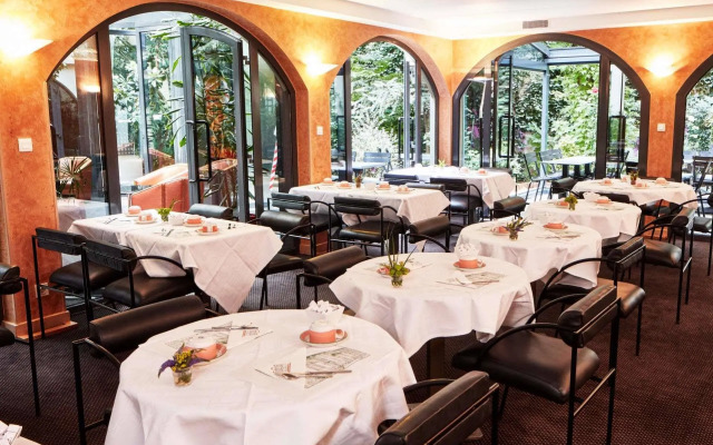 Opera Cadet Hotel