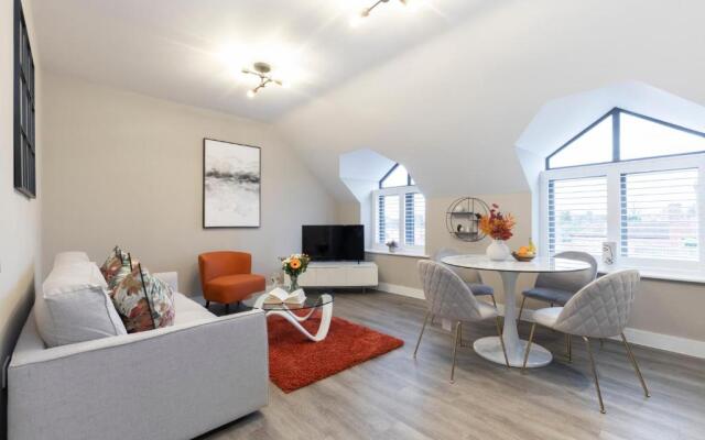 Elliot Oliver - Stylish Loft Style 2 Bedroom Apartment With Parking