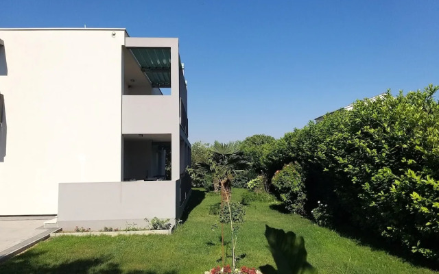 Modern Apartment in Kastel Stafilic With Fenced Garden