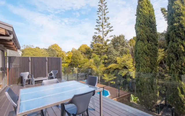 Modern 4 Bedroom Family Home With Pool