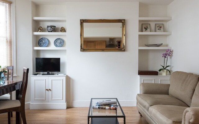 Cosy 2BR Fulham Apartment With Terrace!