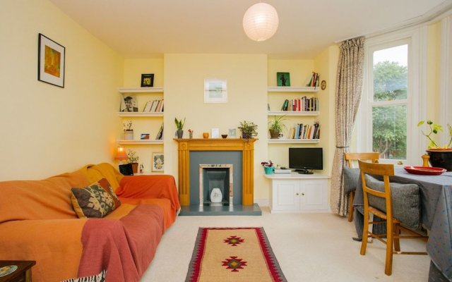 Beautiful 2 Bedroom Apartment in Kennington