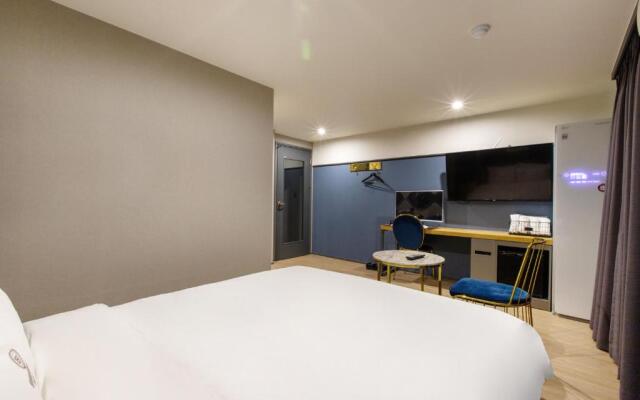 Brown Dot Hotel Minam
