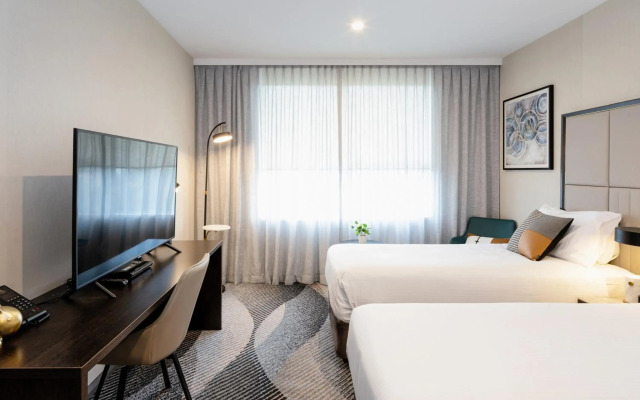 Royal Pacific Hotel