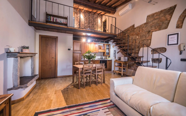 A Few Steps to The Duomo Beautiful 2BD Apt
