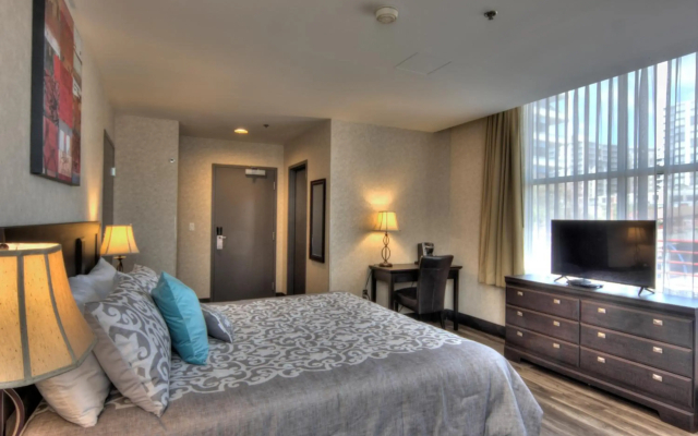 Coast Lonsdale Quay Hotel