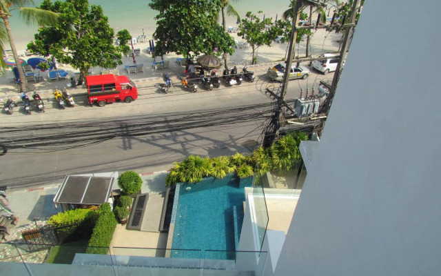 The Front Hotel and Apartment