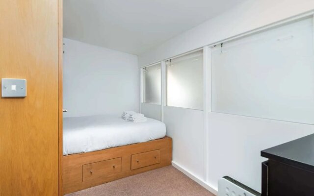 Stunning Art-deco Style 2 Bedroom Apartment in Fitzrovia