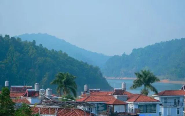 Mangshi Heyi Homestay (Dai Ethnic Ancient Town Golden Pagoda) – Outside – Dehong