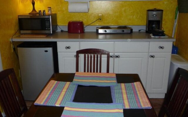 Woodland Hills Calabasas Guesthouses