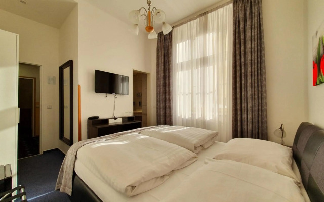 Отель Leonardo Hotel Barcelona Gran Via