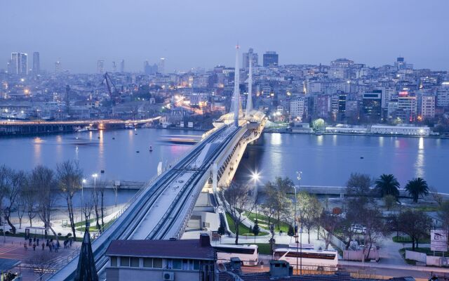 Roof Istanbul Hotel