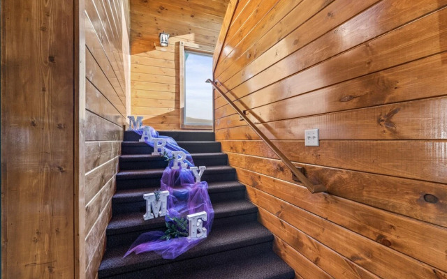 Breathtaking Views 10 Bedroom Cabin by Heavenly Views Resort