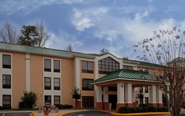 Lexington Inn and Suites