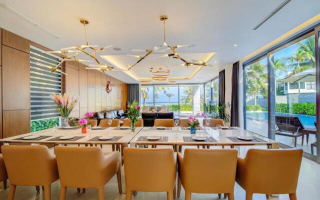 Five Stars 5 Bedrooms And 1 Movie Room Beachfront