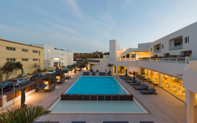 R2 Higos Beach Apartments